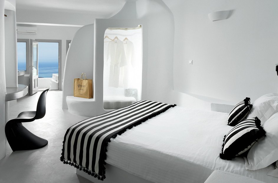 Tholos Hochzeits-Suite mit privatem Außen-Jacuzzi & Blick auf die Caldera Tholos Hochzeits-Suite mit privatem Außen-Jacuzzi & Blick auf die Caldera